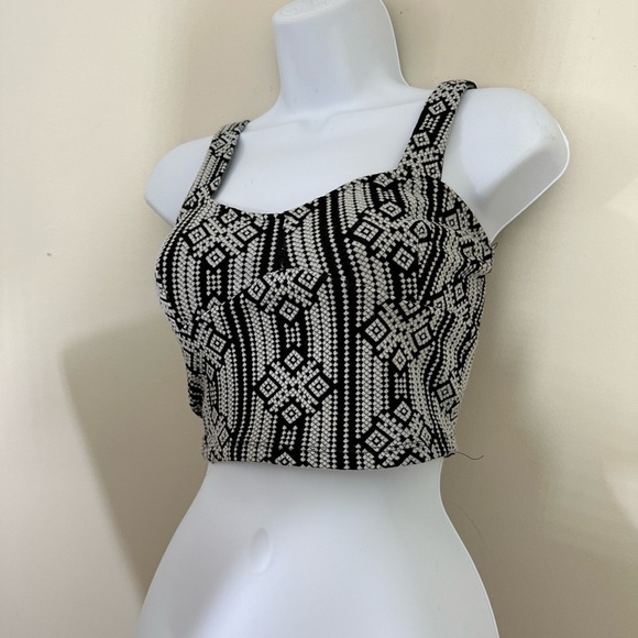 GingerG sz XS tank top in black and white with a light bra fabric. - Picture 6 of 9